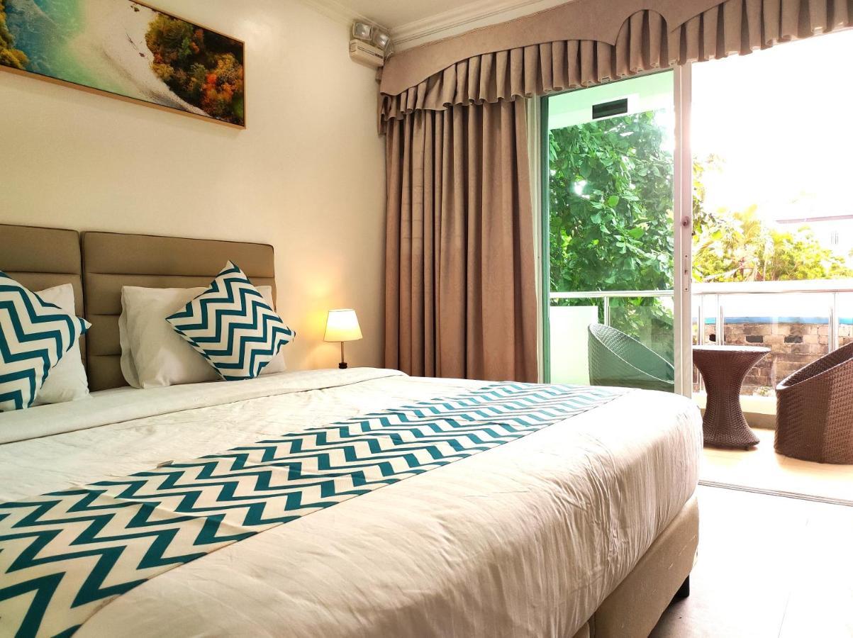 Grand Blue Beach Hotel Manoc-Manoc Екстер'єр фото